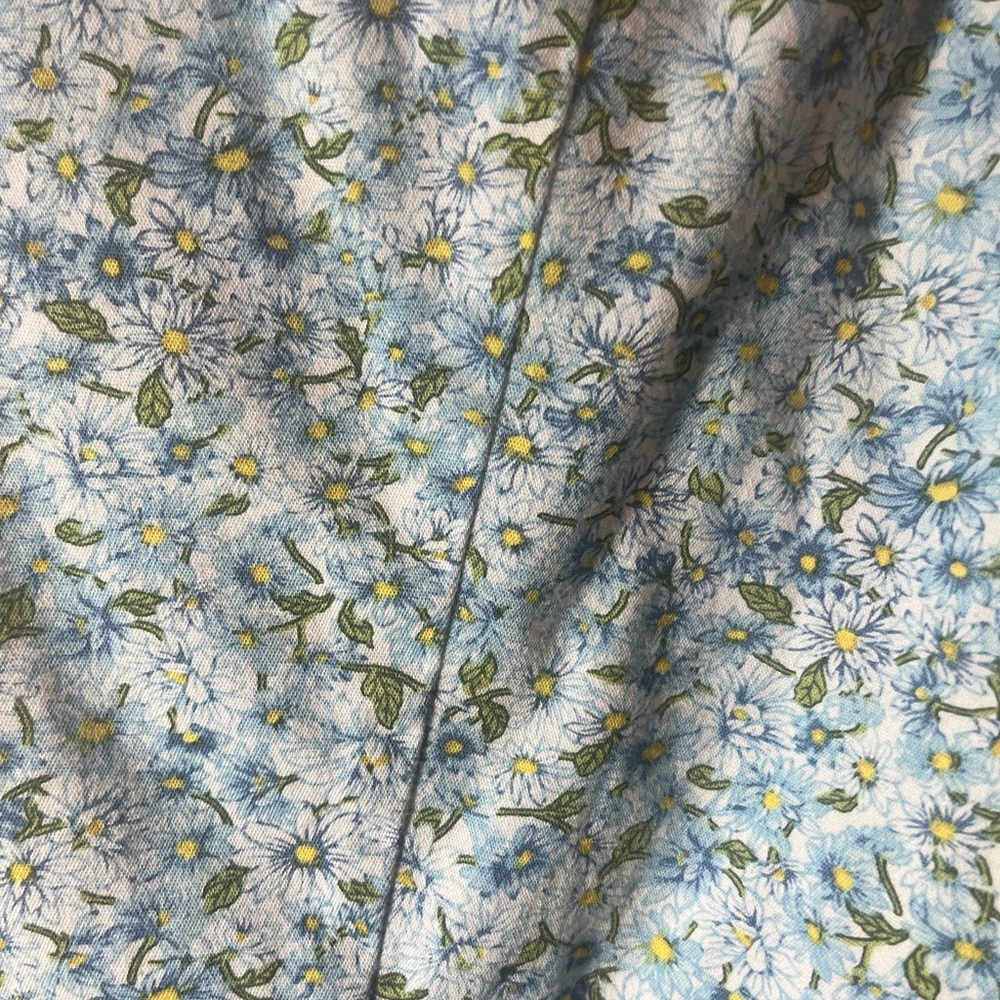 Floral Blue and Yellow Patterned Fabric capris and cream pair Chaus size 16
